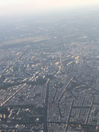 (Aus-)Flug nach Berlin o.ä.