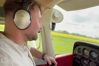 Von Nord nach Süd, Flug an den Bodensee nach Friedrichshafen