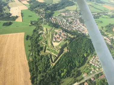 Découverte de la citadelle de Montmédy vue du ciel