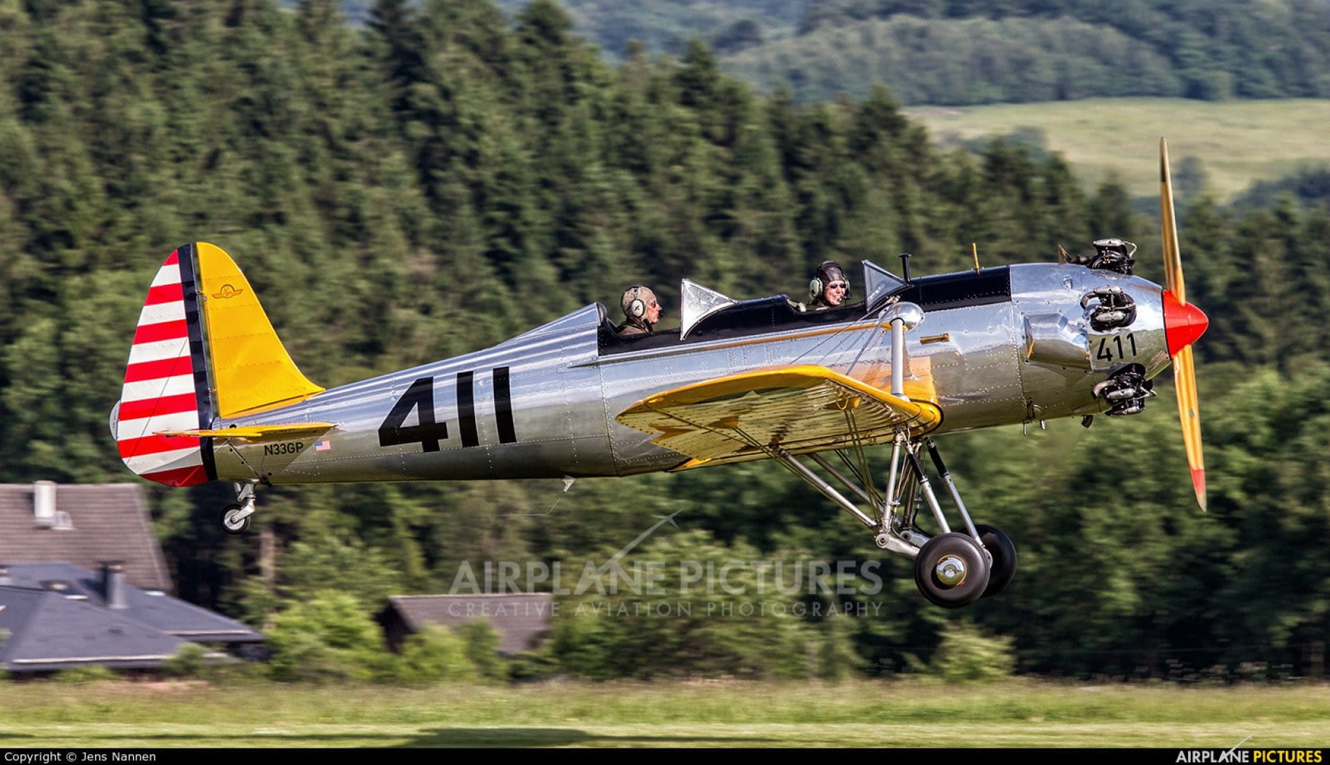 Im offenen Cockpit z.B. über Aachen und die Eifel (60 min).