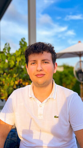 Yanis